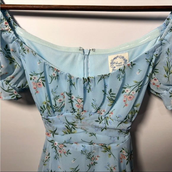 Francesca’s Light Blue Floral Romper - Picture 4 of 12